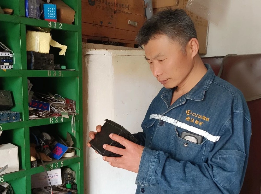 【形势任务教育：身边的榜样】在平凡中闪光——记鹿洼煤矿运输工区电修班班长李宪忠